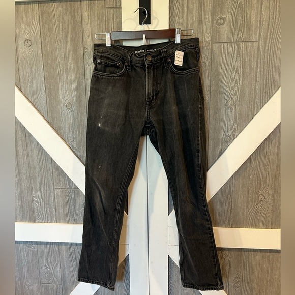 WJ3. Old Navy menās Regular fit black distressed jeans. - Picture 1 of 4